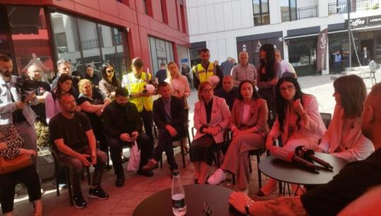 Zjarri te kompleksi i ‘Arlis’, zv.kryeministrja Koçiu shkon te pallati i djegur: Bonus qiraje për banorët, presim hetimin për të zbuluar shkakun dhe përgjegjësit