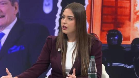 Protesta e PD/ Sara Mila ‘sulmon’ Berishën: Kërkon të djegë Shqipërinë! Përdor të miturit për qëllimet e veta dhe ‘nxin’ vendin në sytë e botës