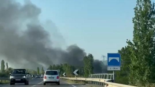 Tymi pushton aksin Lezhë-Milot, digjen sërish goma dhe kabllo në brigjet e Matit