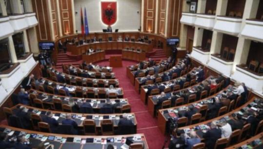 Kërkojnë fjalën vetëm për procedurë, PD ia kalon PS me kohën e diskutimeve në Kuvend