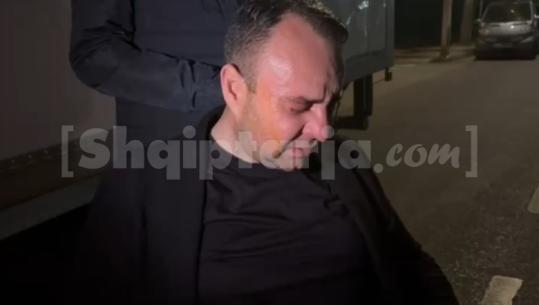 Me lot në sy pas sprajit, Klevis Balliu largohet nga protesta dhe dërgohet në spital