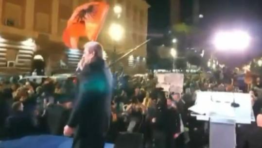 Protesta e opozitës, reagon Balla: Përdorimi i flamurit për molotovë, “vulë turpi”