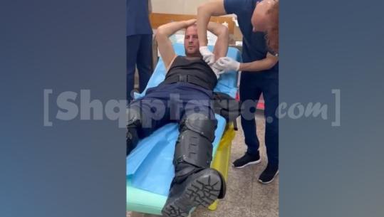 Lëndohet një efektiv policie në protestën e Berishës, transportohet me urgjencë te ‘Trauma’ (VIDEO)