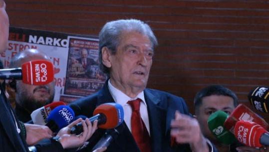 Militantëve u dështoi hedhja e molotovëve, Berisha u ‘jep zemër’: E tmerruat regjimin sot, protesta tjetër do jetë më e fuqishme