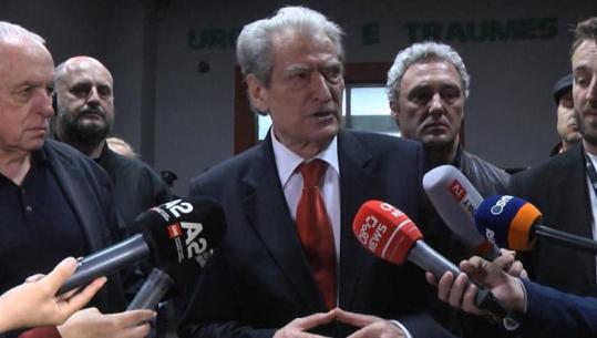 Berisha nga Spitali i Traumës: Një efektiv u plagos në kokë nga bombat molotov që Policia hodhi nga tarraca e Kryeministrisë