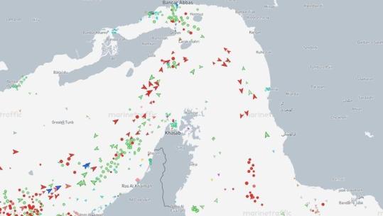 Pas javësh tensioni, fluks anijesh në Ngushticën e Hormuzit