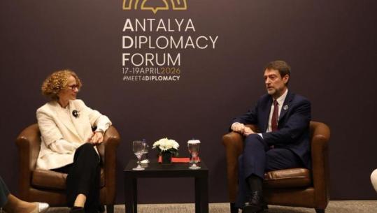 Ministri Hoxha takim me zv.sekretaren e Përgjithshme të NATO-s! Në fokus të diskutimeve përgatitjet për Samitin e ardhshëm në Tiranë!