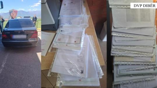 Tentoi të kalonte kufirin me 21 dokumente të falsifikuara për 21 persona, vihet në pranga 49-vjeçari nga Bullgaria