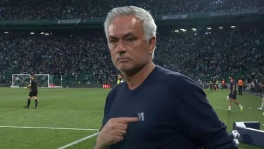 VIDEO/ Jose Mourinho dhe 'vesi' për të provokuar, trajneri i Benficas në qendër të vëmendjes pas gjestit të fundit