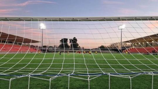 FSHF ndjek këshillat e UEFA-s, zëvendëson fushën e stadiumit 'Air Albania'! Gëzon edhe Partizani, 'Arena e Demave' me bar natyral