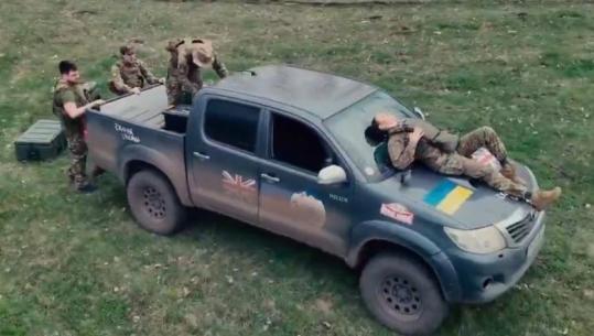 Dua Lipa kryen bamirësi për mjekët ushtarak të Ukrainës! Mbledh fonde për blerjen e automjetit për evakuime dhe misione shpëtimi