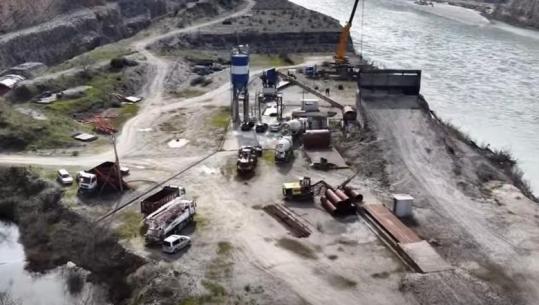 Lumi Vjosa çlirohet nga hekurishtet e HEC-it që kishte nisur të ndërtonte Becchetti, ministri Lamallari nxjerr pamjet: Zona rikthehet në funksion të komunitetit (VIDEO)
