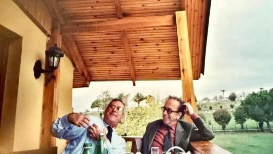 FOTO/ Besiana Kadare shpërndan foton e rrallë të babait të saj Ismail Kadare me Gramoz Pashkon