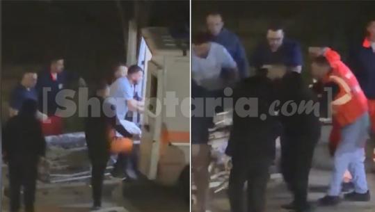 Mbeti i plagosur në sherrin ku u vra 30-vjeçari, Report Tv siguron pamjet kur Dali Nela mbërrin në Spitalin e Gjirokastrës