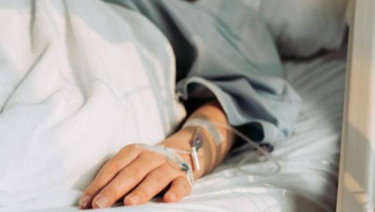 Kishte nevojë urgjente për gjak pas lindjes së binjakëve, 27-vjeçarja në Shkodër humb jetën