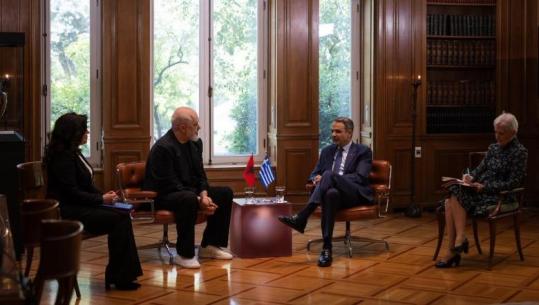 Rama ndan fotoalbumin nga vizita e tij në Greqi, nga takimi me Mitsotakis, punimet e Forumit Ekonomit të Delfit te takimi me të rinjtë shqiptarë