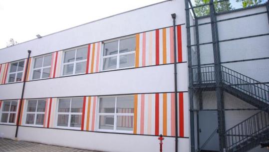 U dëmtua nga tërmeti, rikonstruktohet shkolla ‘Mersit Duqi’ në Bërzhitë, Ristani: Hapësirë moderne dhe me standarde