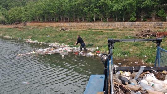 Pastrimi i liqenit të Fierzës vijon, ndërhyrje në Luginën e Drinit për heqjen e mbetjeve