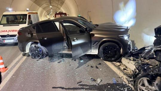 Aksident në tunelin e Llogarasë, përplasen dy automjete