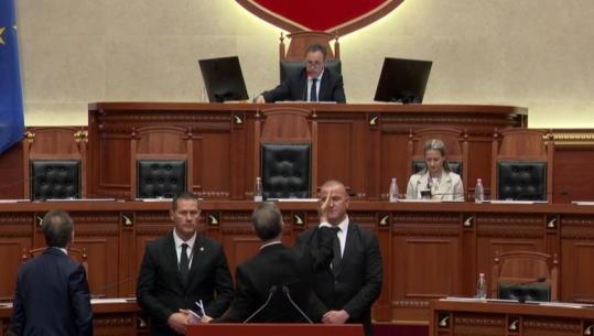 Boçi nuk heq dorë, mbetet ‘i gozhduar’ te foltorja! Peleshi e përjashton nga seanca