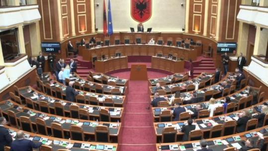 ‘Kamzhik ndaj opozitës’- Kapri ‘merr në mbrojtje’ Boçin pas përjashtimit, i përgjigjet Peleshi: Po ti nuk ishe këtu kur u mor masa, ku e pe që ishte e pabazuar në rregullore?