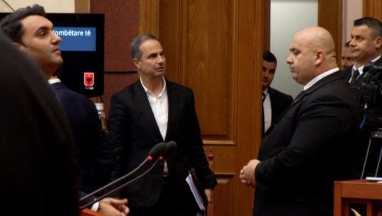 Rifillon seanca parlamentare, Boçi ende në sallë pas përjashtimit