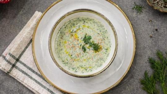 Supë e ftohtë me krem djathi, kopër dhe qepë nga zonja Albana