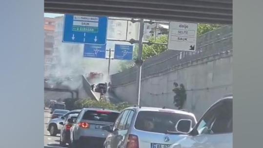 Përfshihet nga flakët automjeti te mbikalimi i Selitës