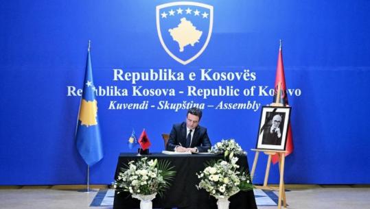 Ndarja nga jeta e Rexhep Qosjas, sot ditë zie në Kosovë! Mbahen homazhet në Kuvend (VIDEO)