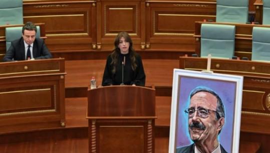 Ndërroi jetë pak ditë më parë, Kuvendi i Kosovës nderon ish-kongresmenin e ndjerë amerikan, Eliot Engel