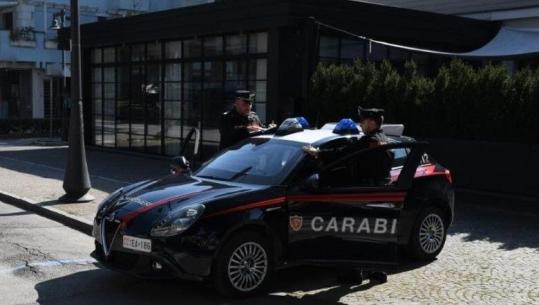 Itali/ E kishte fshehur kokakinën në kopshtin e luleve dhe në pako çamçakëzi, arrestohet 19-vjeçari shqiptar