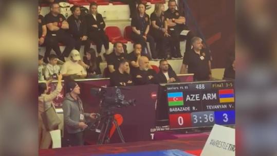 Kryeministri Edi Rama ndjek nga pranë finalet e Evropianit të Mundjes në Tiranë (VIDEO)