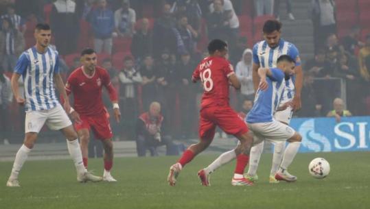 LIVE/ Alvarez përmbys ndeshjen, KF Tirana 2-1 Partizani në derbin e kryeqytetit! Ultrasit bardheblu përleshen me sigurinë pas golit të 'Demave'