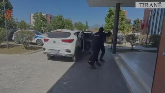 Theu 'arrestin në shtëpi' dhe vodhi në dy banesa, arrestohet 22-vjeçari në Tiranë (EMRI)