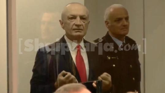 Në burg prej tetorit 2024, Report Tv sjell pamjet e Ilir Metës brenda në kafaz në GJKKO