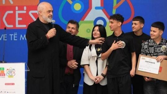 Parku inteligjent i bletëve rrëmben çmimin e parë në Festivalin e Shkencës