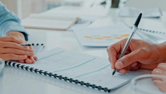 Raporti, punën në shtet e duan të gjithë! 20 aplikime mesatarisht për një pozicion, bien dorëheqjet dhe largimet