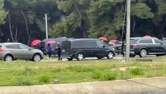 Mbërrin në Vlorë një 'delegacion' amerikan, do vizitojnë zonën ku përflitet se do të investojë Ivanka Trump - Shqiptarja.com