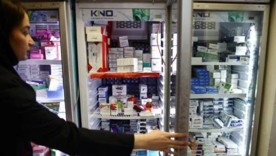 Lufta dhe bllokada amerikane po tronditin ekonominë e Teheranit, monedha e Iranit shënon rënie rekord