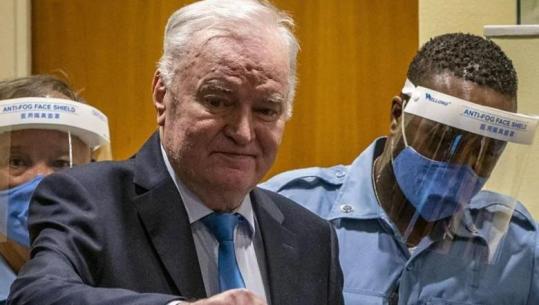 Ratko Mlladiç u dënua përjetë për krime lufte, avokatët kërkojnë lirimin e 'Kasapit të Bosnjës': Ka pësuar goditje në tru, është në prag të vdekjes