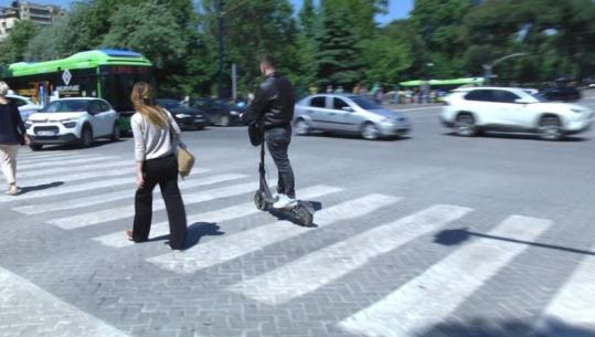 VËZHGIMI I REPORT TV/ Urdhri i ndalimit në letër, monopatinat ‘pushtojnë’ Tiranën! Ekspertët: Të përfshihen në Kodin Rrugor