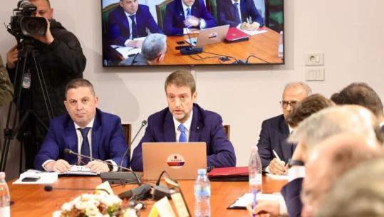 Integrimi/ Hoxha hedh poshtë akuzat e opozitës: S’ka bllokim negociatash! Rekomandimet e Komisionit për objektivat e ndërmjetëm, pozitive 