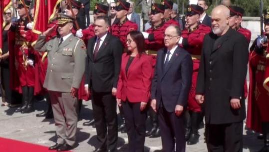 Dita e Dëshmorëve/ Përkujtohen të rënët e Shqipërisë, Begaj e Rama homazhe te memoriali ‘Nëna Shqipëri’