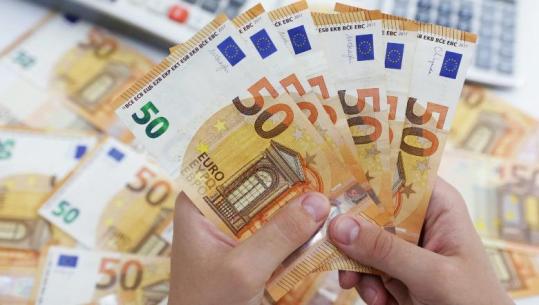 Tiranë/ Këmbim valutor pa licencë, nisin hetimet për 2 persona! Sekuestrohen 24 mijë euro dhe 13 mijë dollarë kandezë