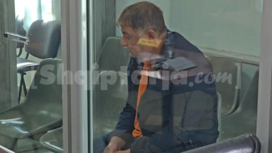 Përplasi për vdekje 2 të miturit në Durrës/ 57-vjeçari brenda në kafazin e qelqtë në gjykatë dhe me kokën të ulur (VIDEO)