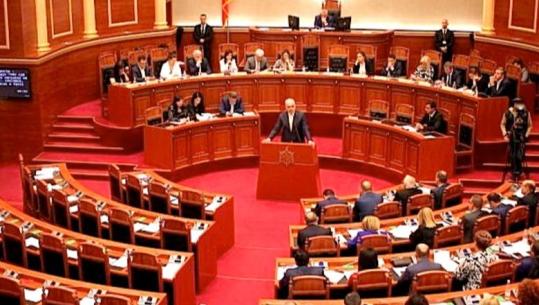 Kaos në Kuvend, pasoja në paga! Ja 16 deputetët që u penalizuan me 1 milion lekë për mungesa në seancat parlamentare