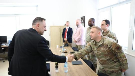 Ministri Nufi, vizitë në Qendrën Operacionale Kibernetike: Siguria, në qendër të vëmendjes sonë!