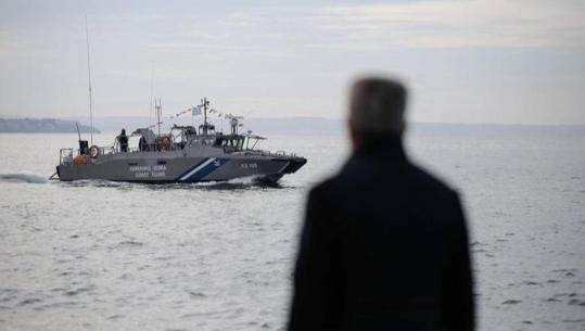 Mbytet në ishullin grek anija me 8 mijë ton sodë, ishte nisur nga Shqipëria! Shpëtohen 9 marinarët