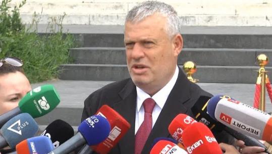 U shua në moshën 89-vjeçare, prefekti i Tiranës për Servet Pëllumbin: Politikan vizionar dhe me parime të forta! Është një busull për të rinjtë