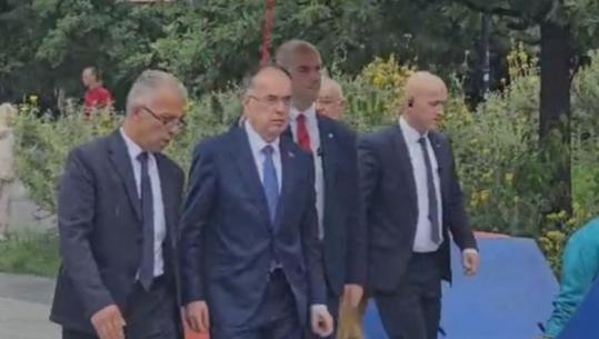 Presidenti Begaj në ceremoninë e lamtumirës për Servet Pëllumbin